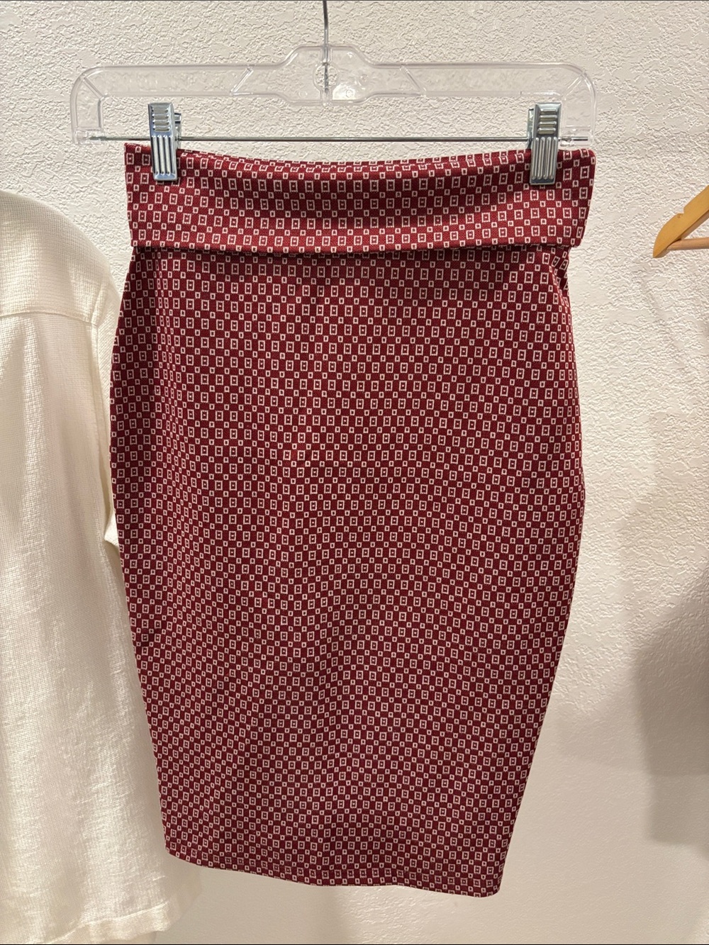 Lily White Burgundy Micro-Pattern Pencil Skirt